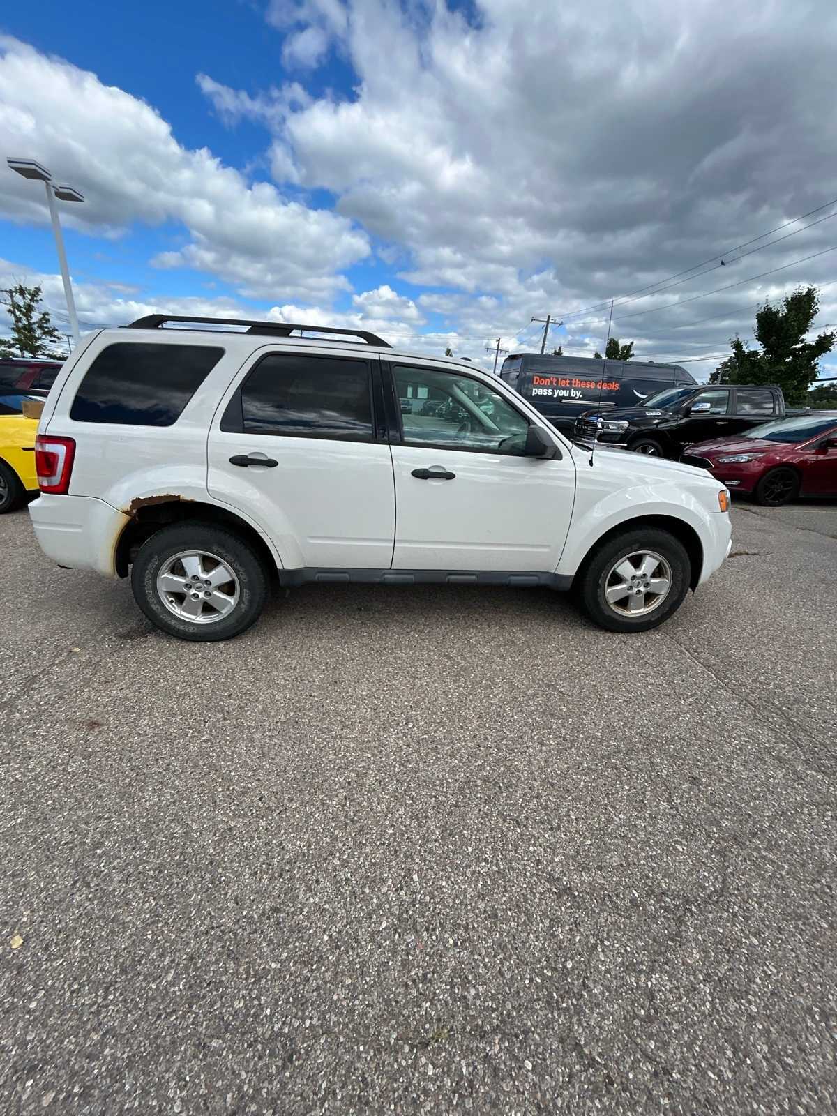 Thumbnail: 2011 Ford Escape - 16
