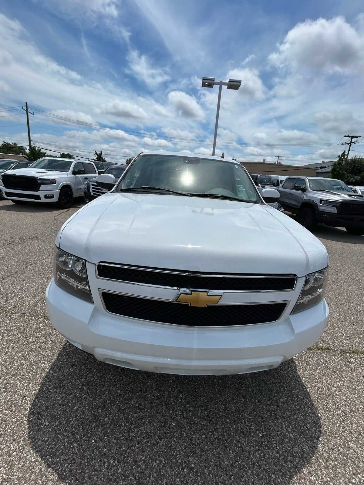 Thumbnail: 2008 Chevrolet Suburban - 3
