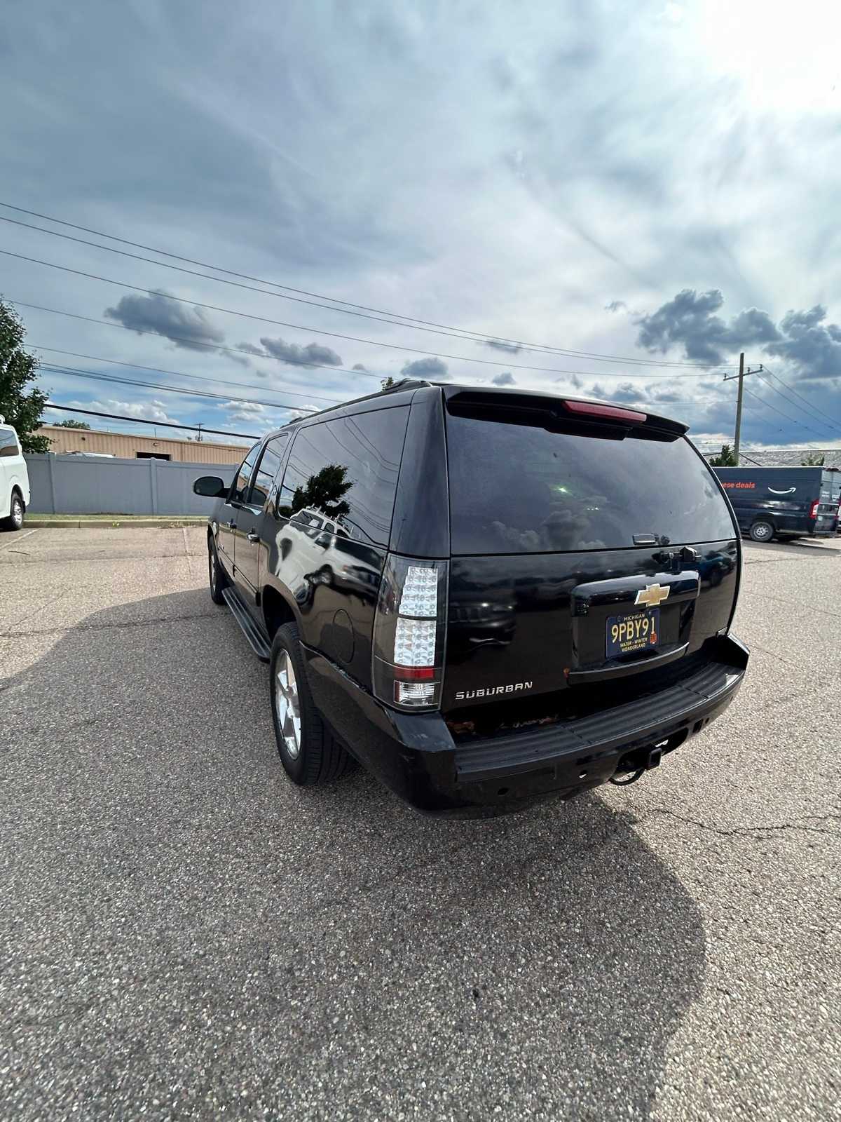 Thumbnail: 2011 Chevrolet Suburban - 21