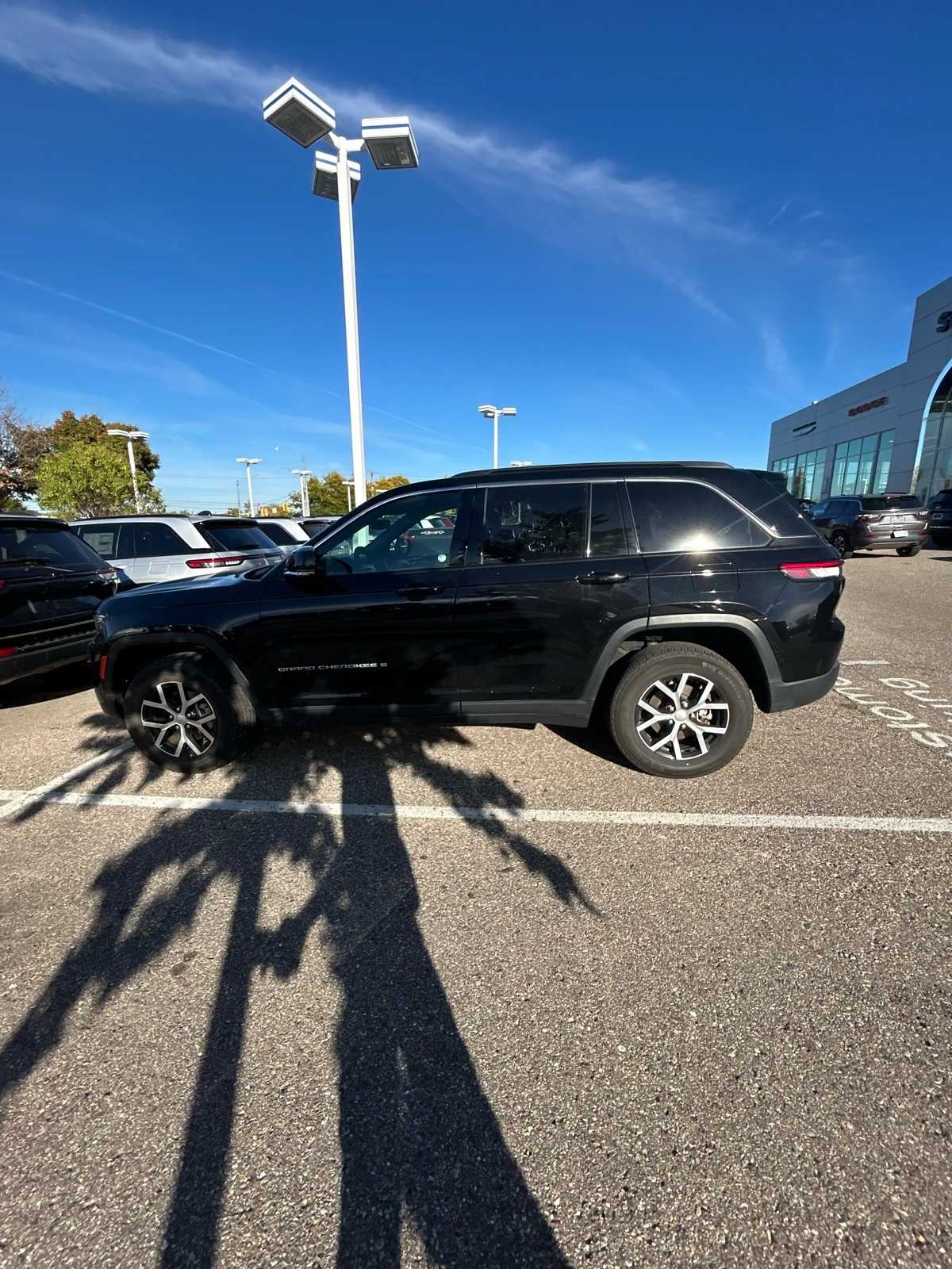 Thumbnail: 2024 Jeep Grand Cherokee - 28