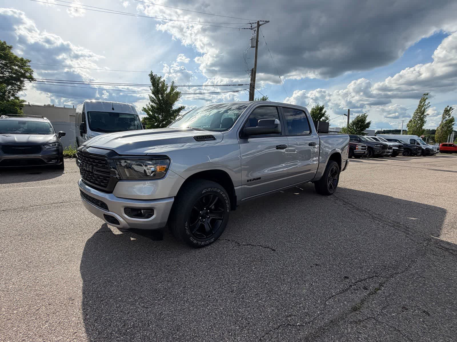 2023 RAM 1500 Big Horn/Lone Star 4x4 Crew Cab 5'7's photo