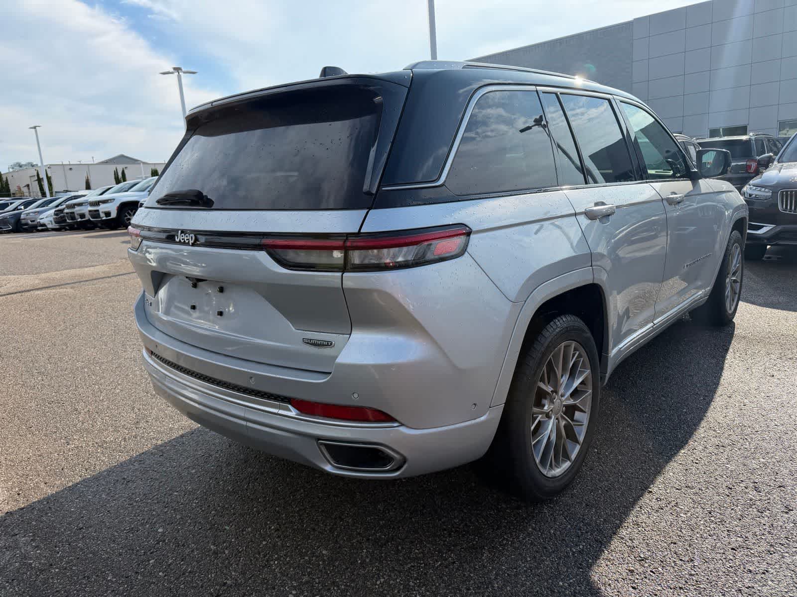 Thumbnail: 2022 Jeep Grand Cherokee - 18