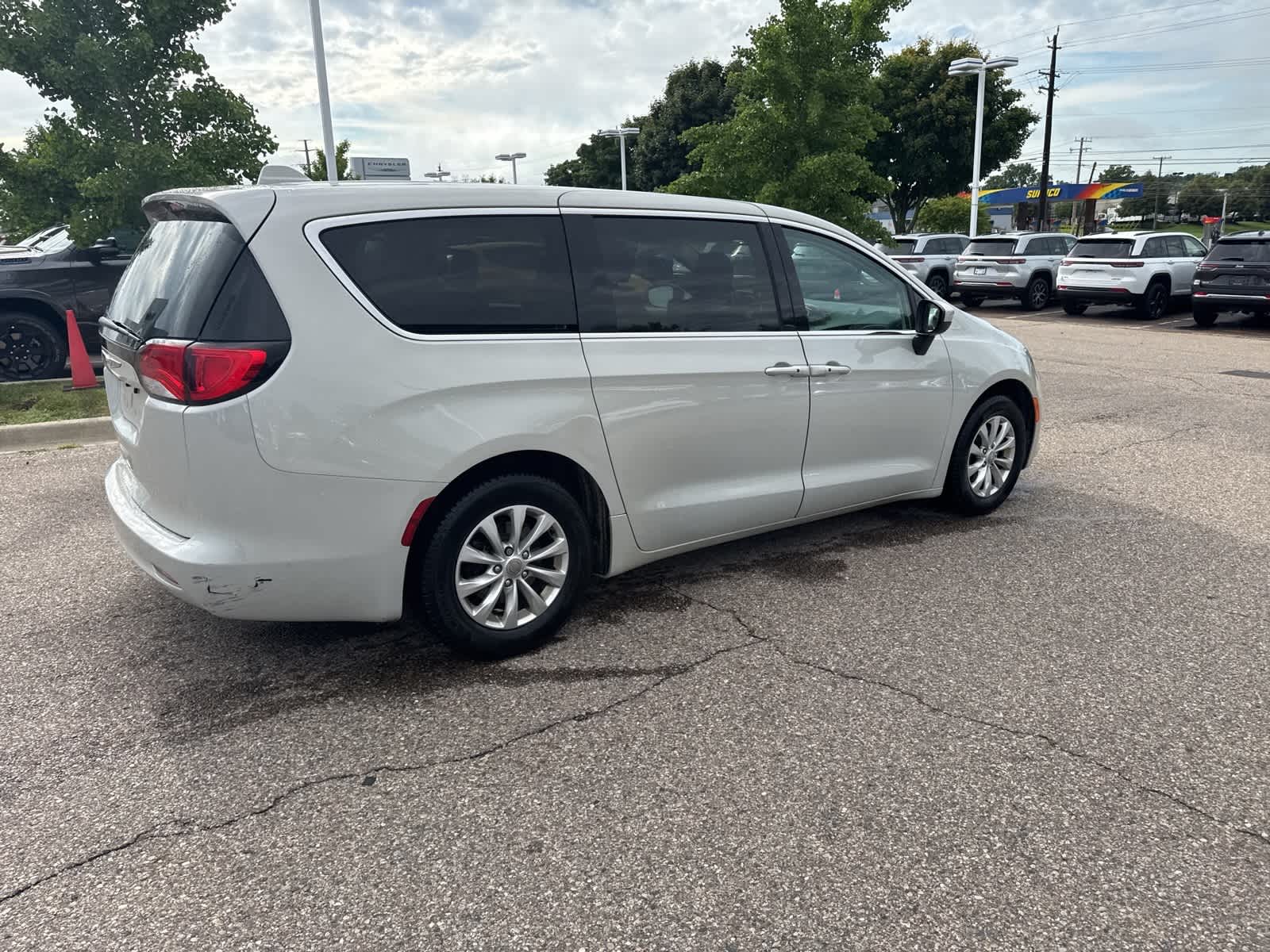 Thumbnail: 2017 Chrysler Pacifica - 16