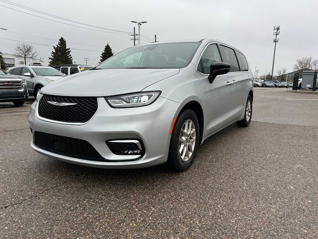 Used 2024 Chrysler Pacifica Touring L Van