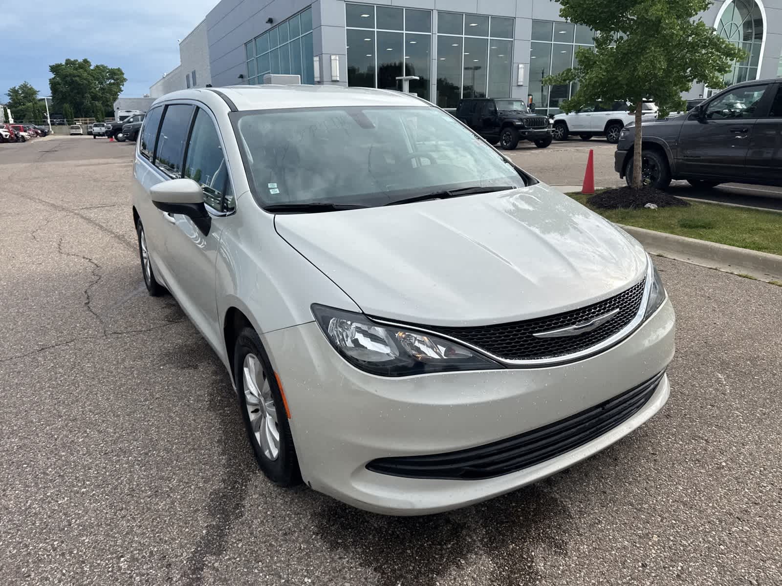 Thumbnail: 2017 Chrysler Pacifica - 7