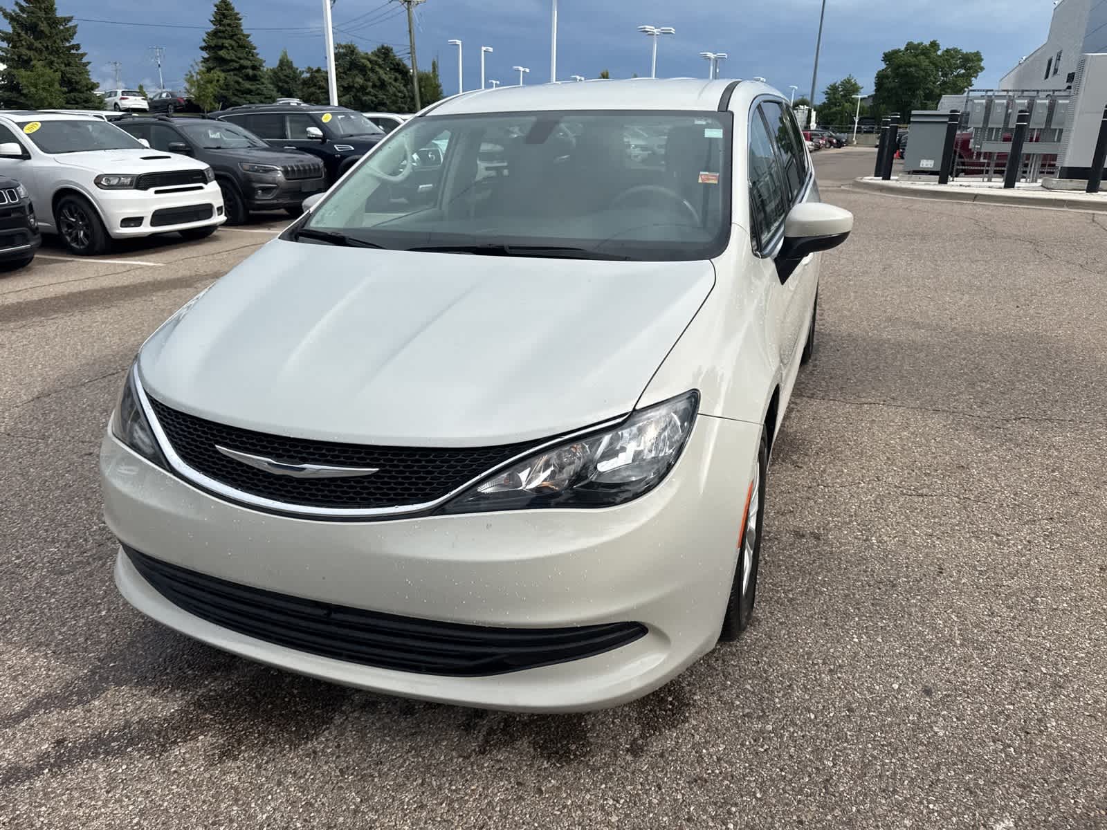Thumbnail: 2017 Chrysler Pacifica - 3