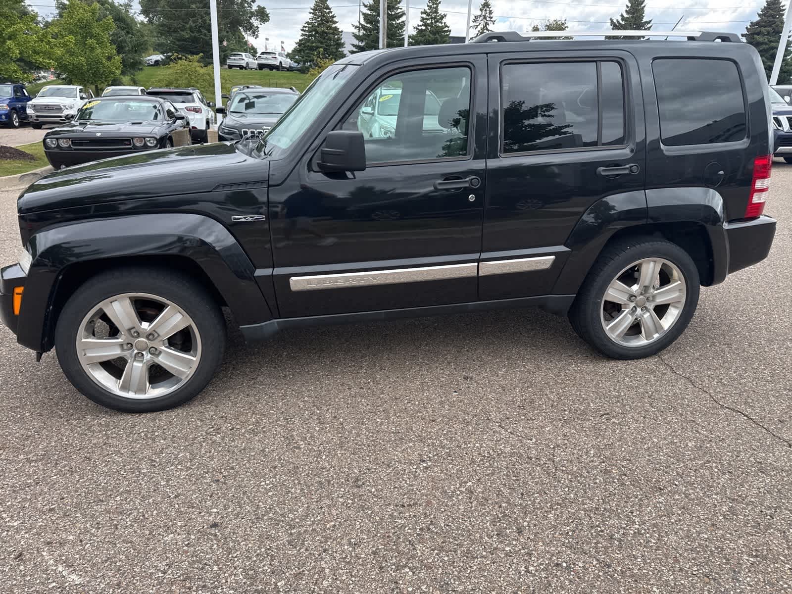 Thumbnail: 2012 Jeep Liberty - 25
