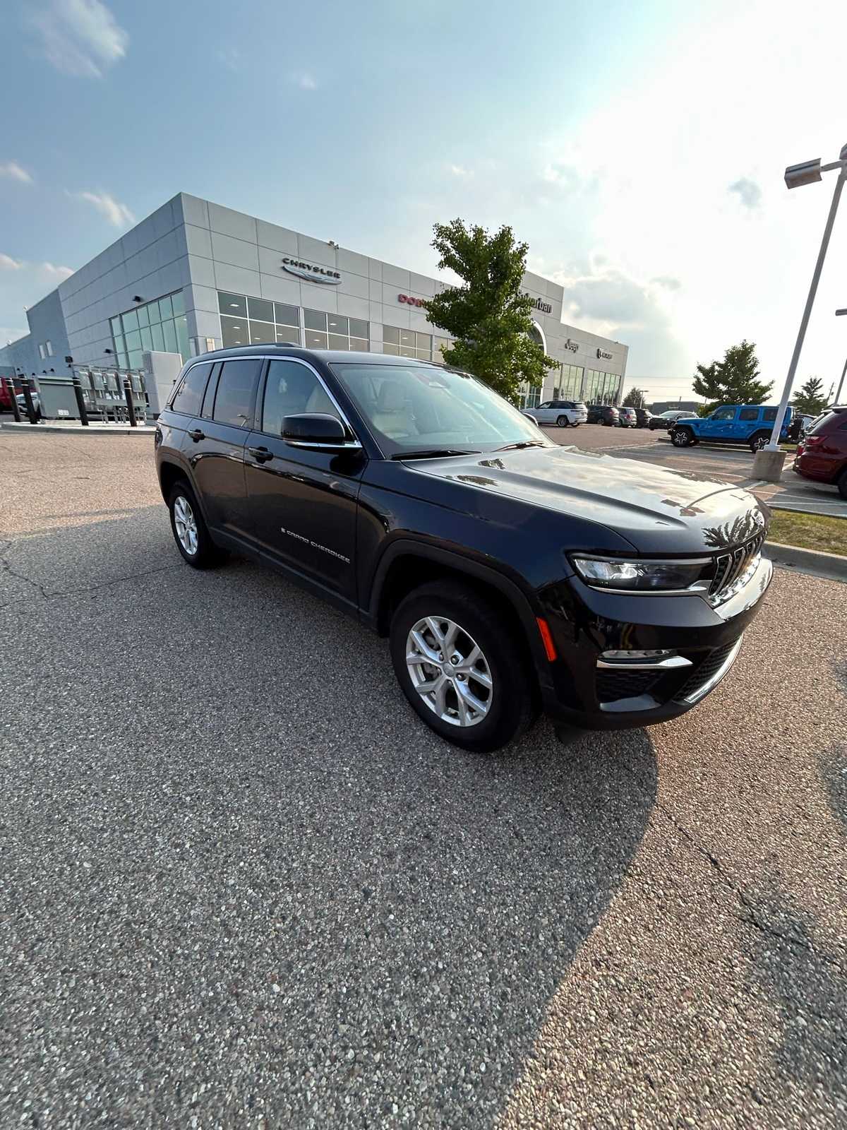 Thumbnail: 2023 Jeep Grand Cherokee - 11