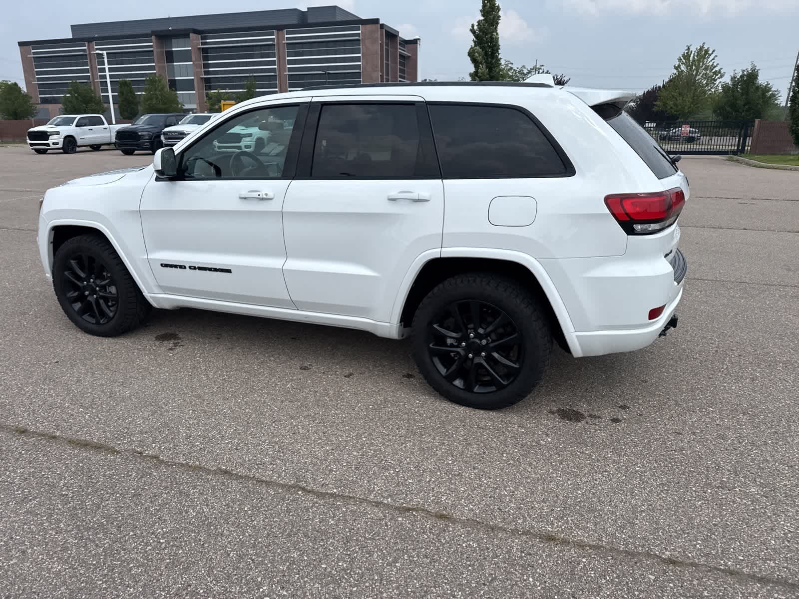 Thumbnail: 2021 Jeep Grand Cherokee - 25