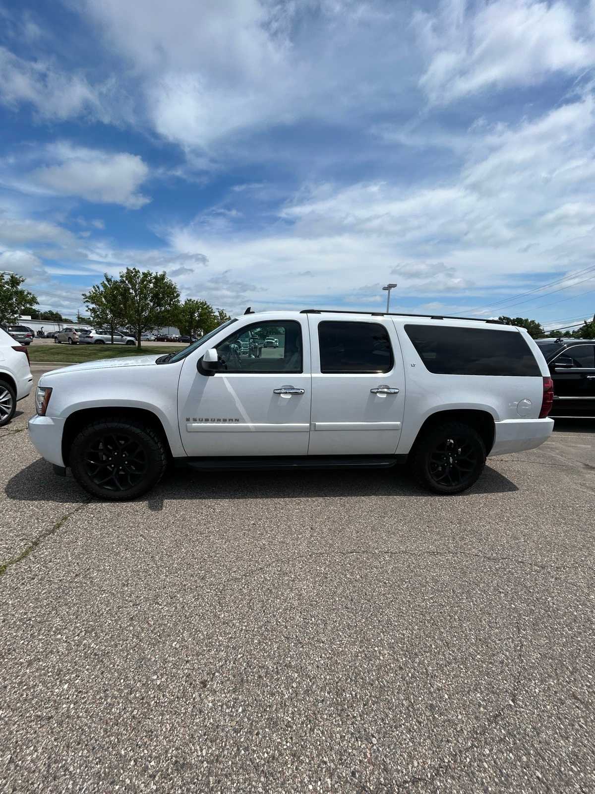 Thumbnail: 2008 Chevrolet Suburban - 30