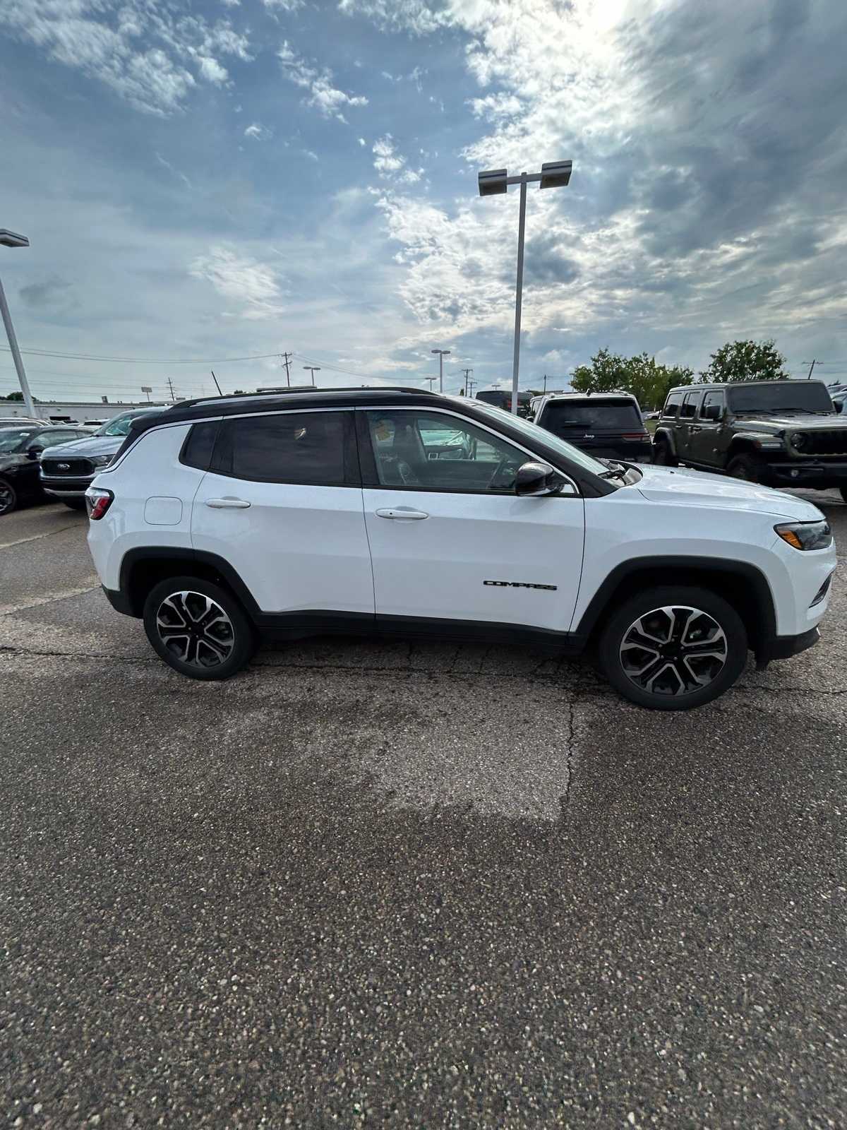 Thumbnail: 2022 Jeep Compass - 13