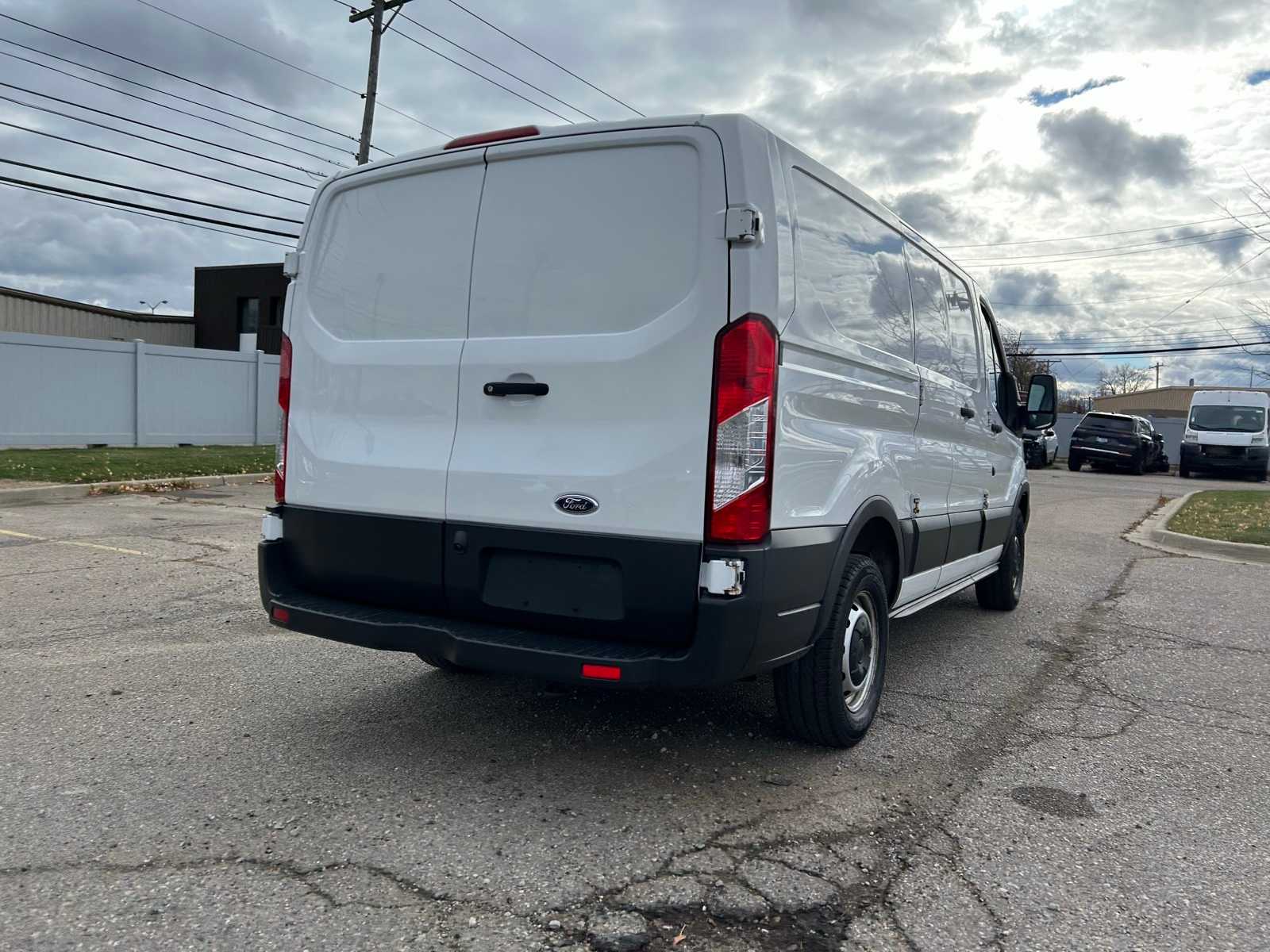 Thumbnail: 2019 Ford Transit Series - 16
