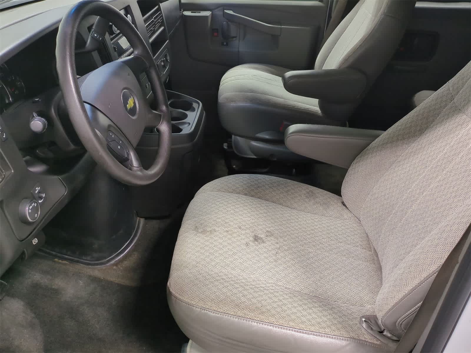 Thumbnail: 2016 Chevrolet Express - 15