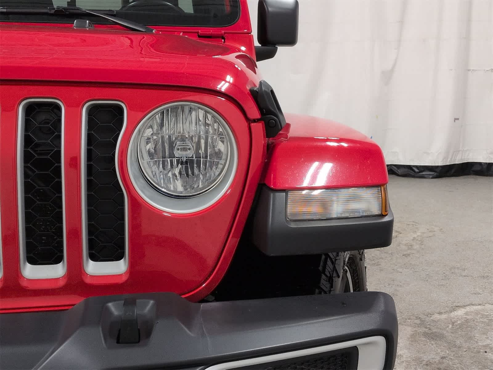 Thumbnail: 2021 Jeep Gladiator - 11
