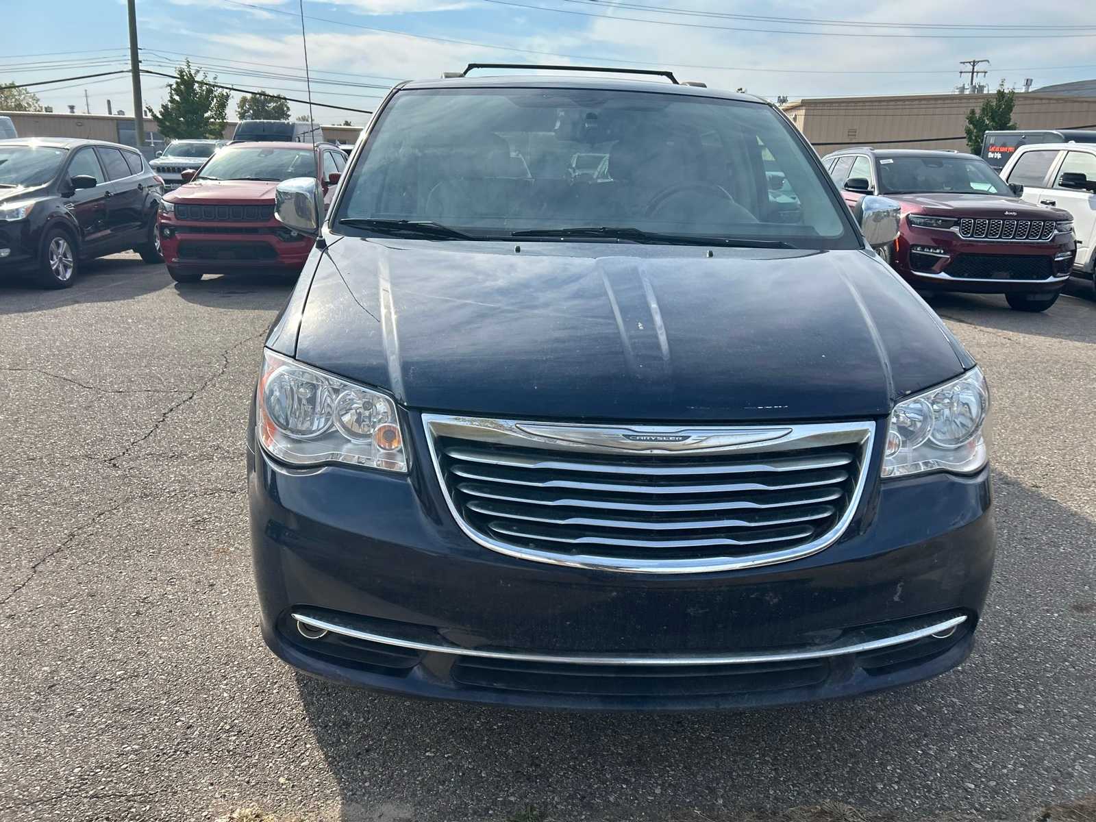 Thumbnail: 2016 Chrysler Town & Country - 7