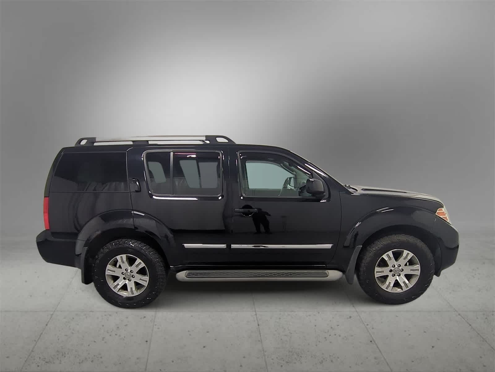 Thumbnail: 2012 Nissan Pathfinder - 9