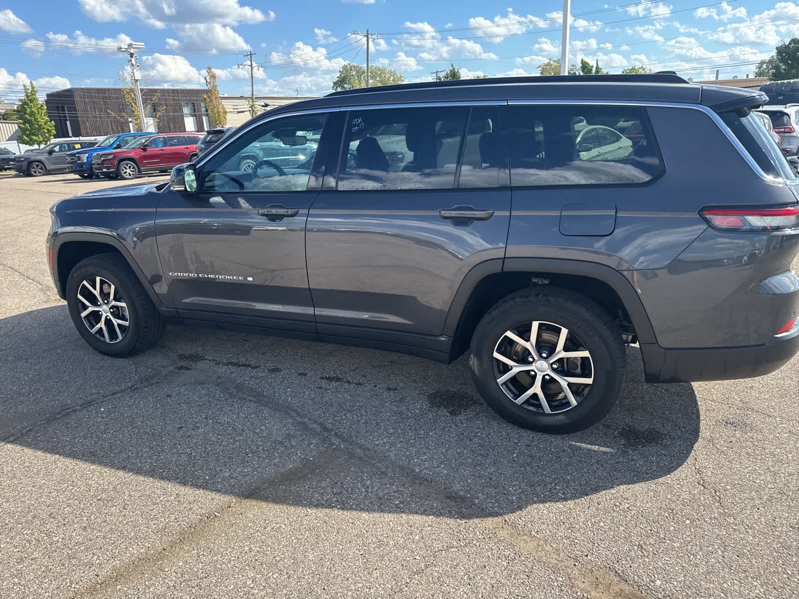 Thumbnail: 2024 Jeep Grand Cherokee L - 23