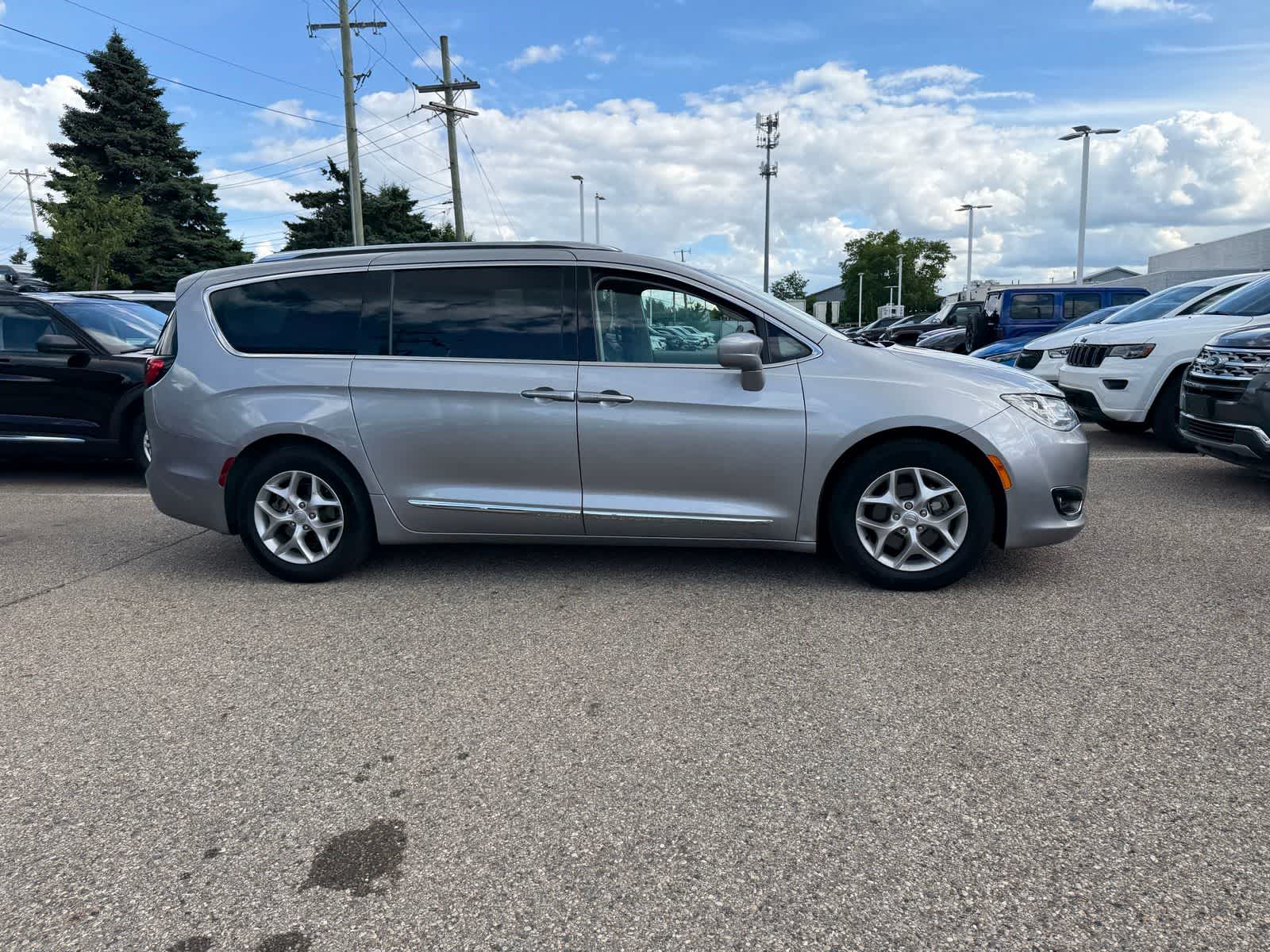 Thumbnail: 2018 Chrysler Pacifica - 12