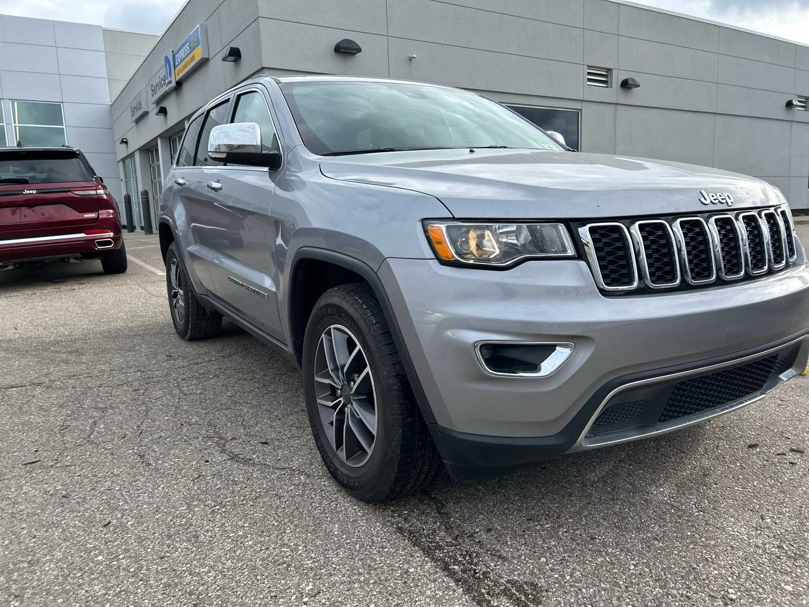 Thumbnail: 2020 Jeep Grand Cherokee - 8