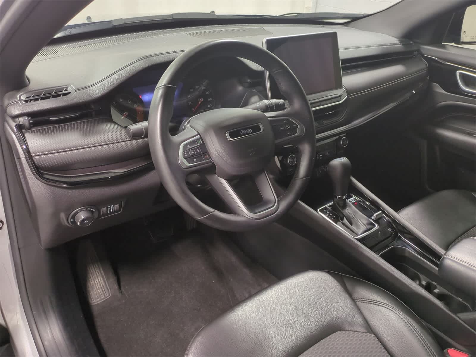 Thumbnail: 2022 Jeep Compass - 10