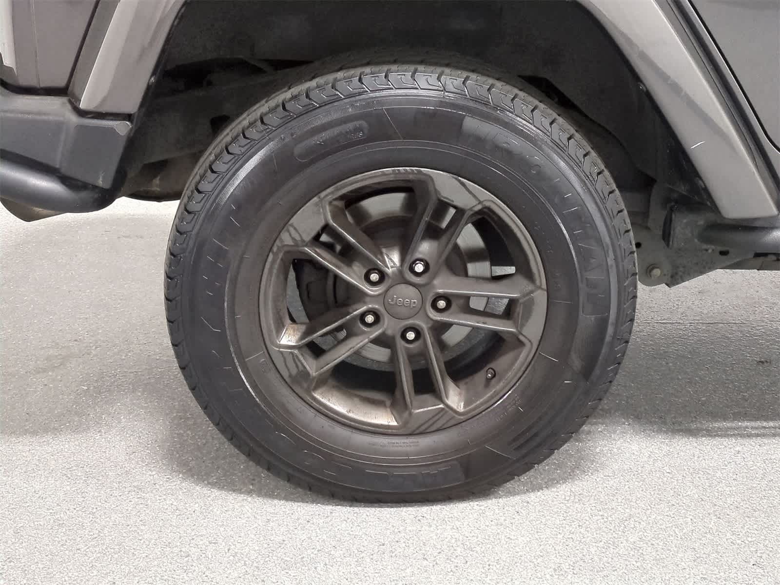 Thumbnail: 2018 Jeep Wrangler - 14