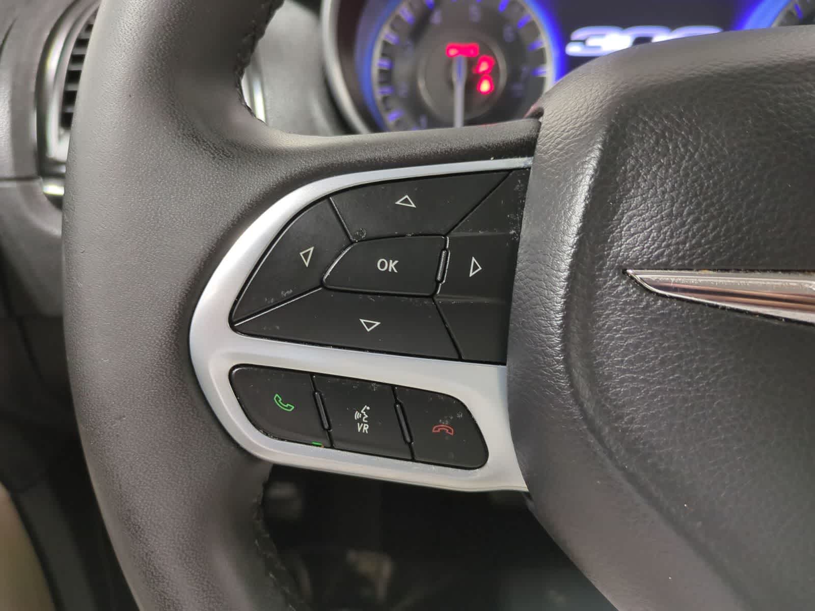 Thumbnail: 2023 Chrysler 300 - 24