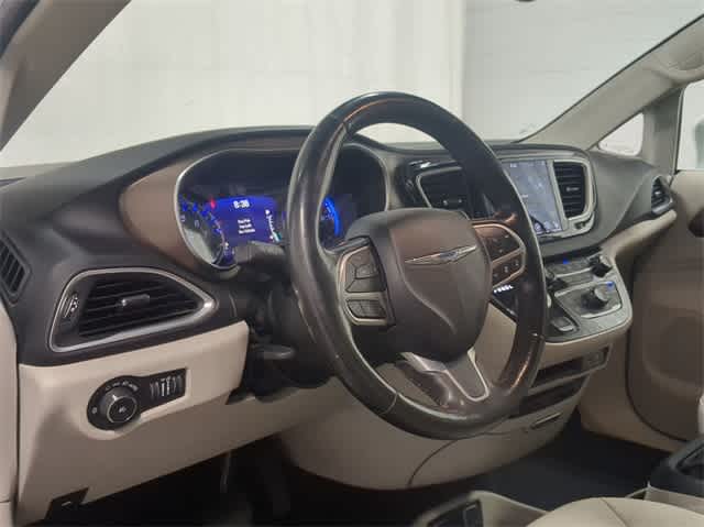 2019 Chrysler Pacifica Touring 10