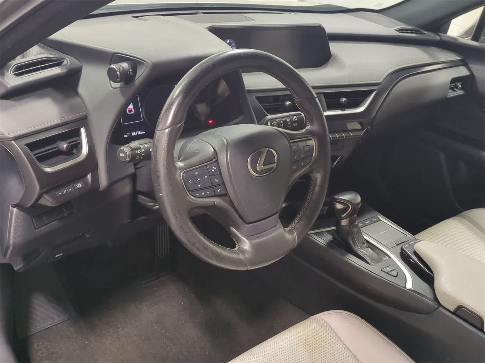 Thumbnail: 2020 Lexus UX - 10