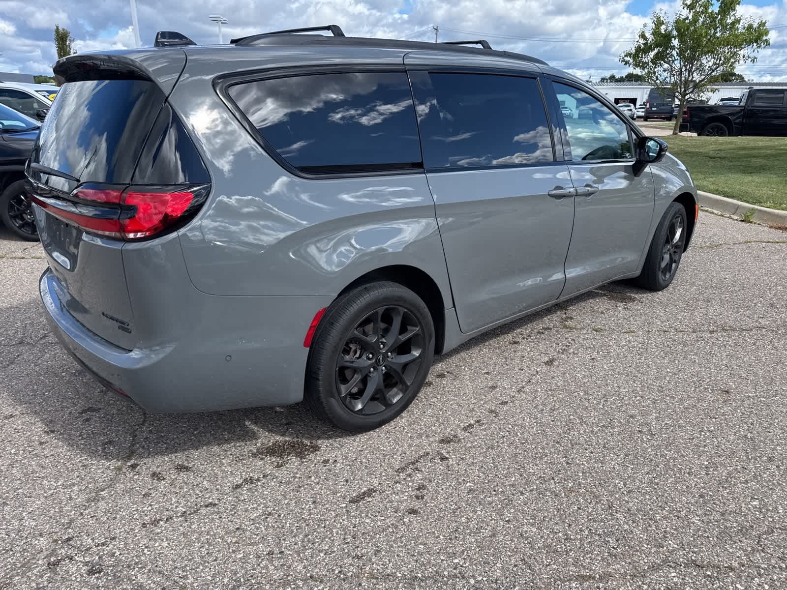 Thumbnail: 2023 Chrysler Pacifica - 15