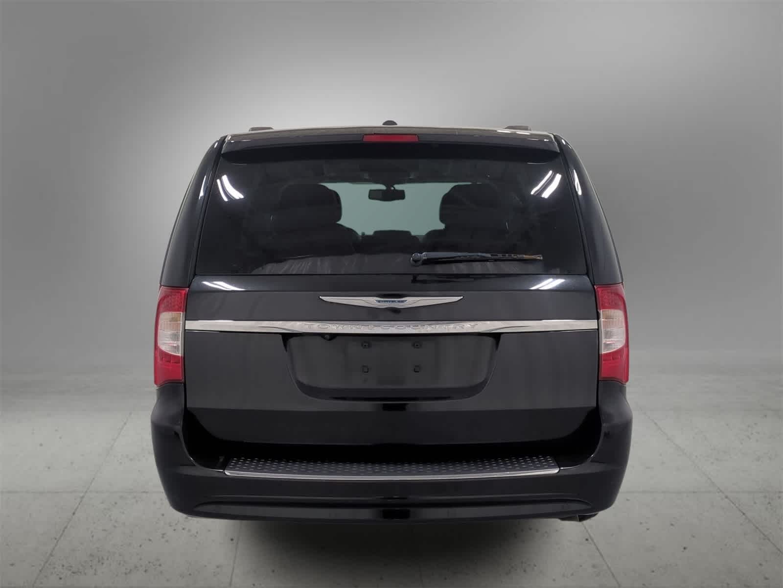 Thumbnail: 2016 Chrysler Town & Country - 7