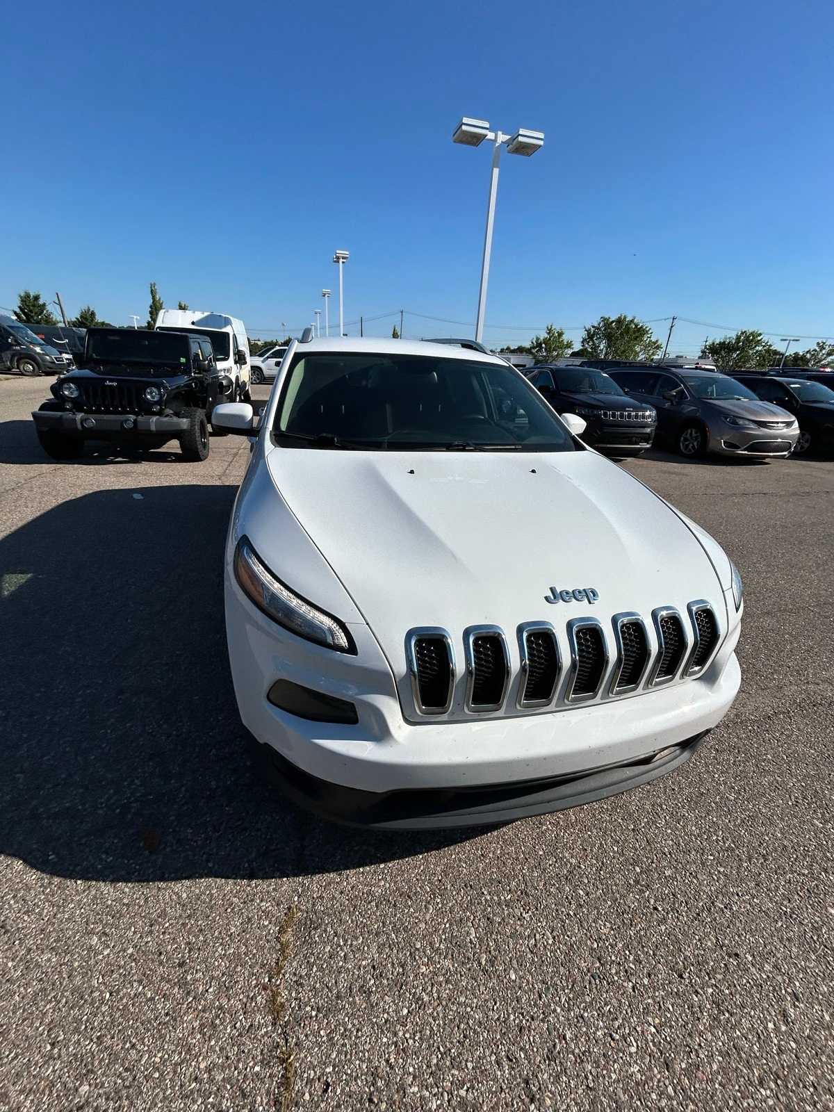 Thumbnail: 2016 Jeep Cherokee - 4