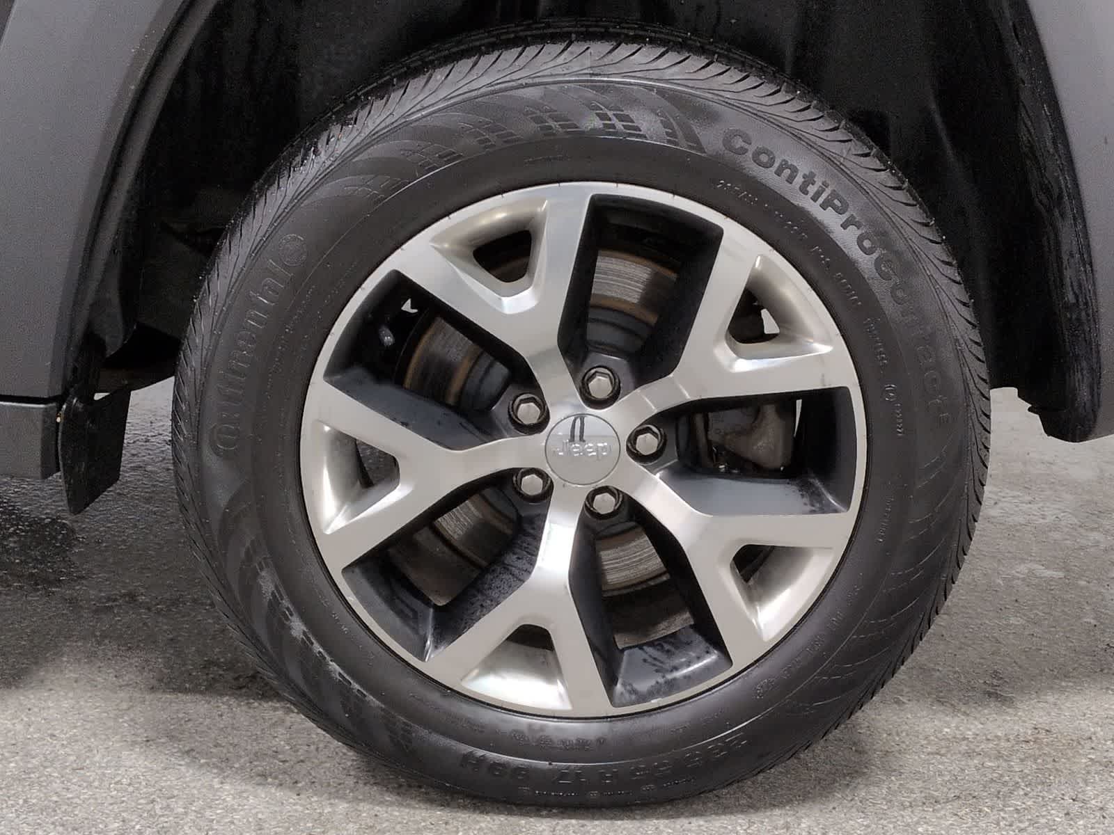 Thumbnail: 2017 Jeep Cherokee - 14