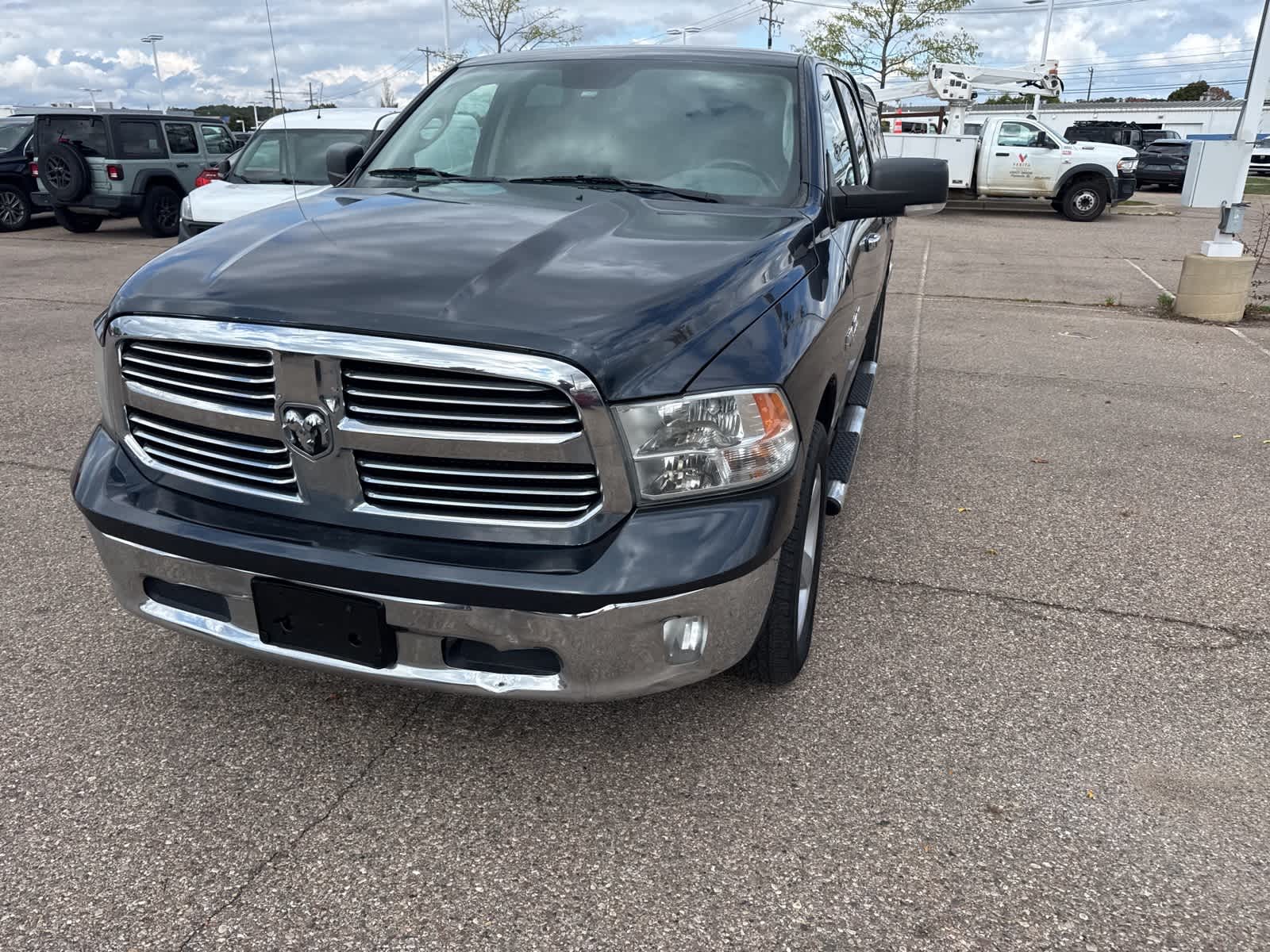 2016 Ram 1500 SLT photo 3