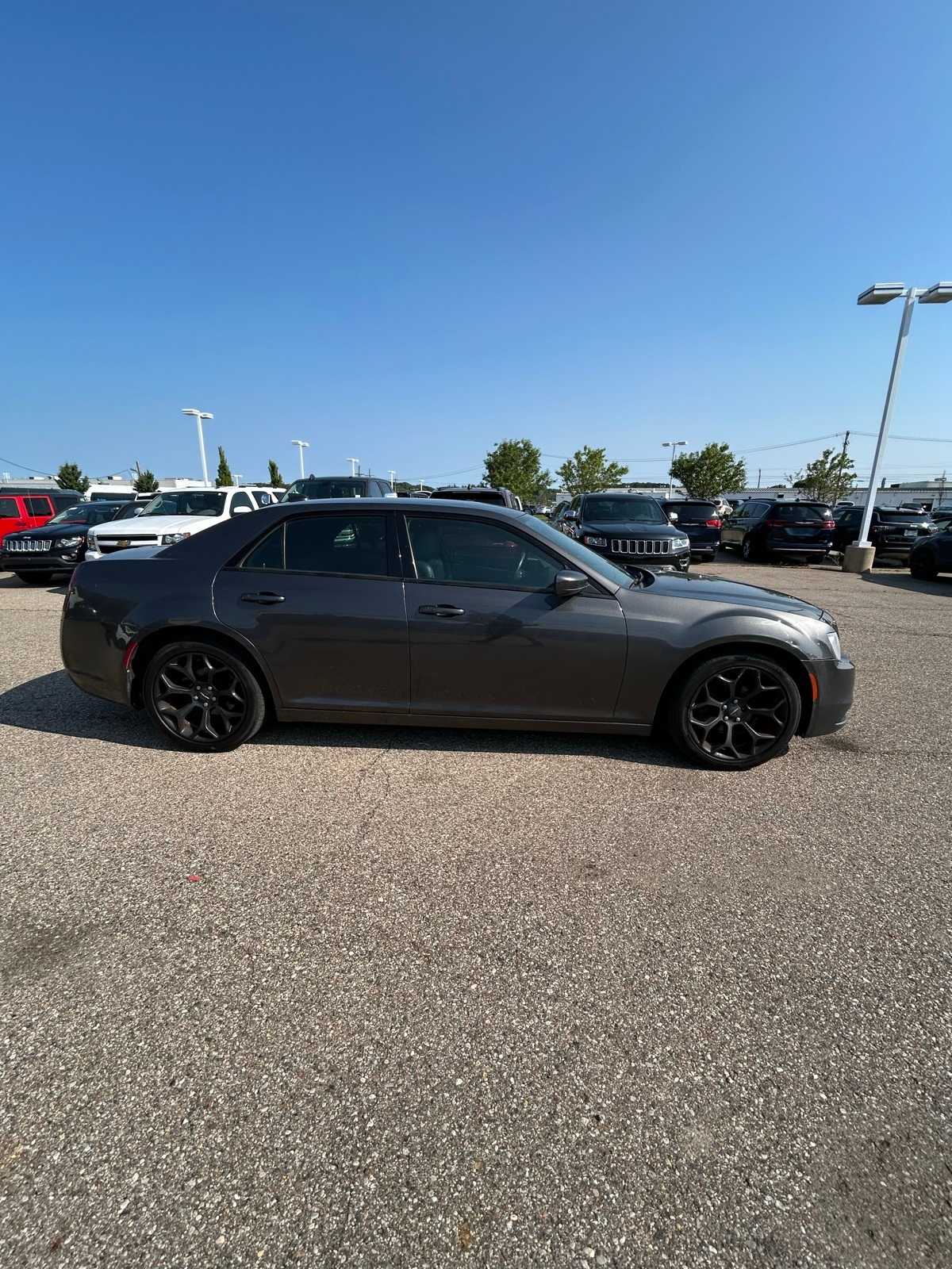 Thumbnail: 2019 Chrysler 300 - 11