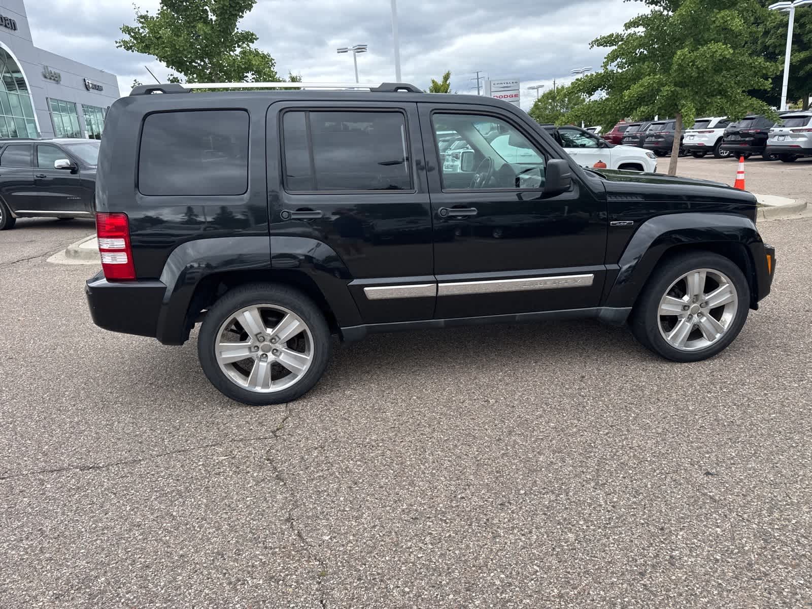 Thumbnail: 2012 Jeep Liberty - 13