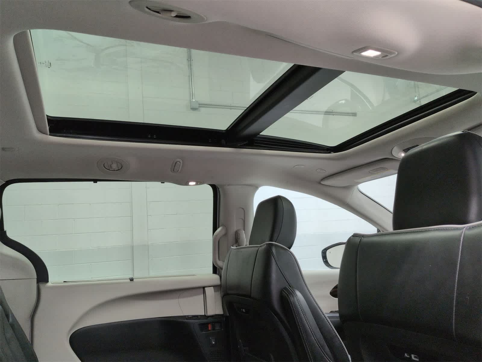 Thumbnail: 2024 Chrysler Pacifica - 23