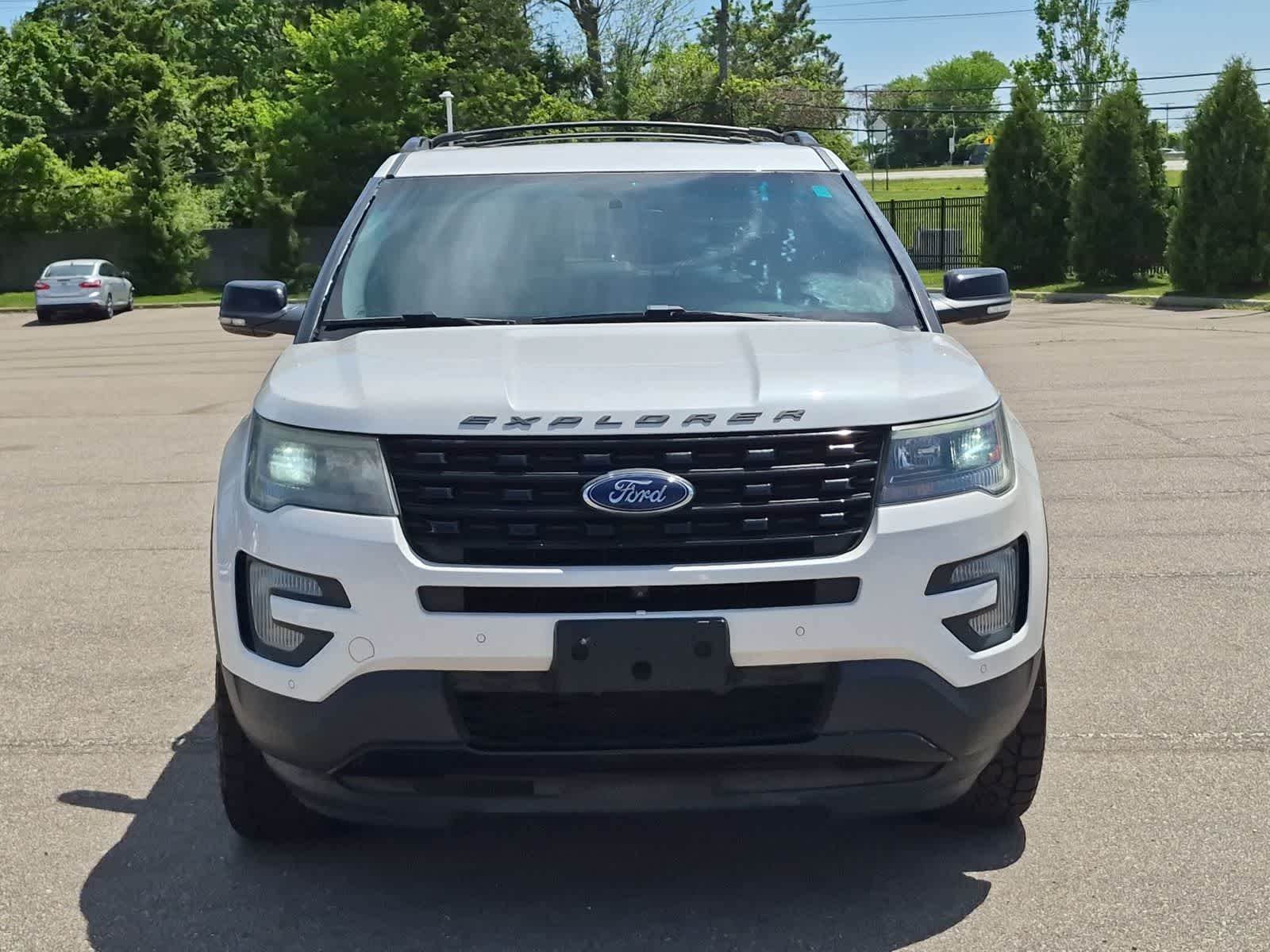 Thumbnail: 2016 Ford Explorer - 17