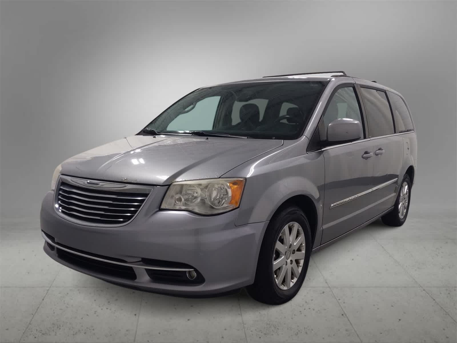 Thumbnail: 2014 Chrysler Town & Country - 4