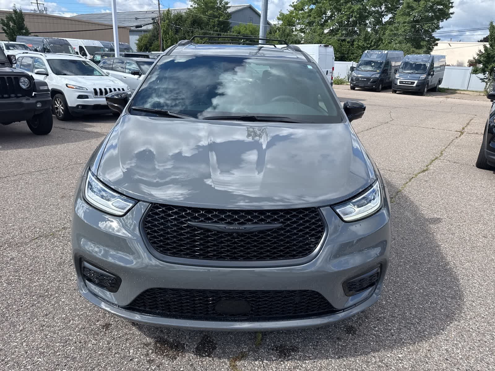 Thumbnail: 2023 Chrysler Pacifica - 5