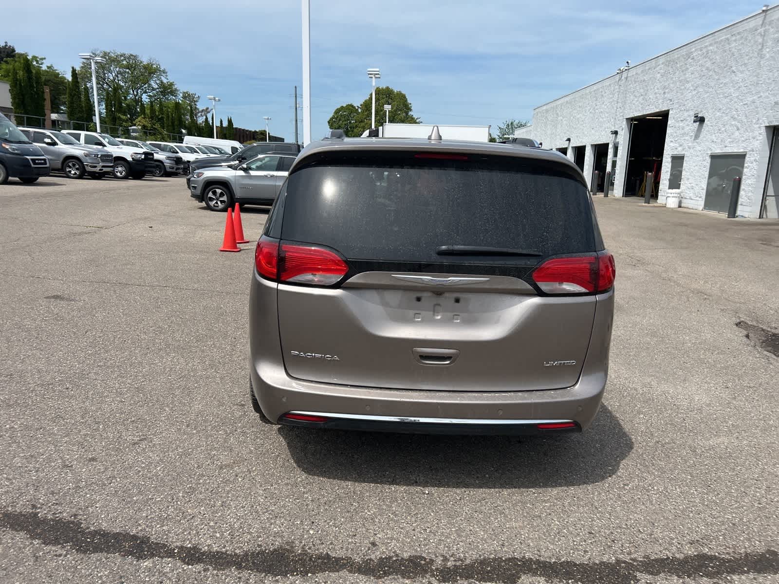 2018 Chrysler Pacifica Limited 23