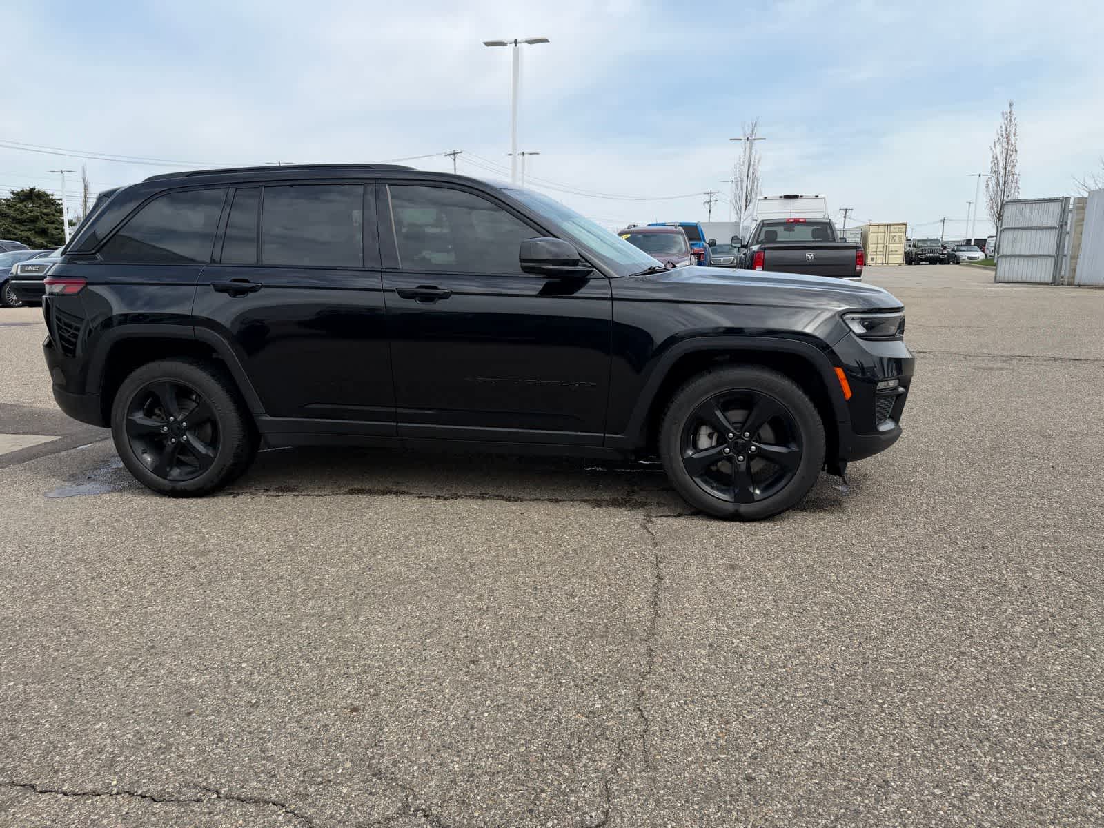 Thumbnail: 2023 Jeep Grand Cherokee - 15