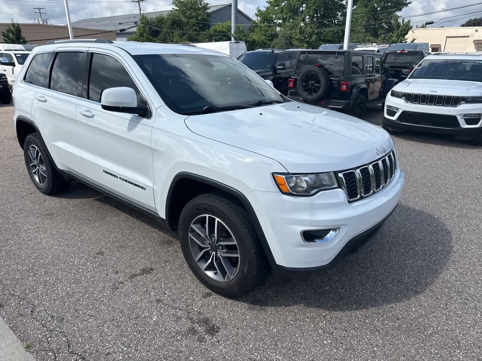 Thumbnail: 2020 Jeep Grand Cherokee - 9