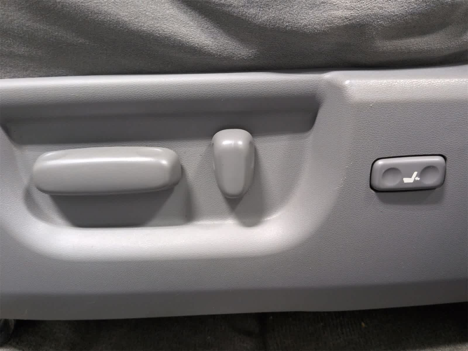 Thumbnail: 2009 Toyota Sequoia - 18