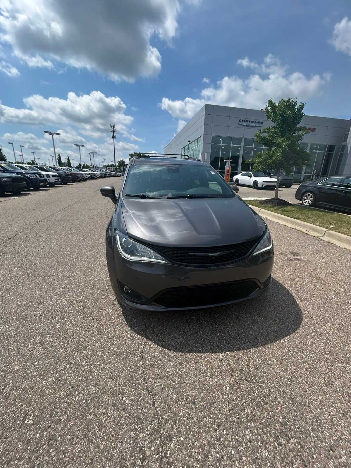 Thumbnail: 2019 Chrysler Pacifica - 4