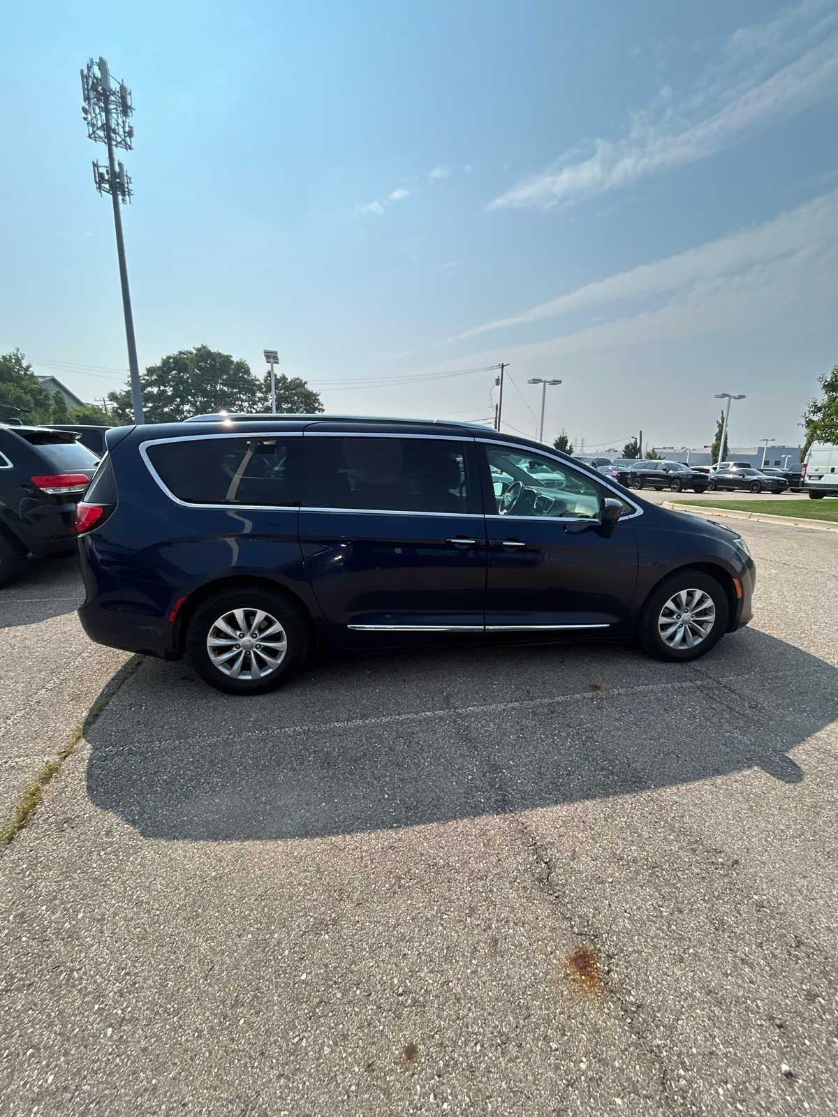 Thumbnail: 2018 Chrysler Pacifica - 14