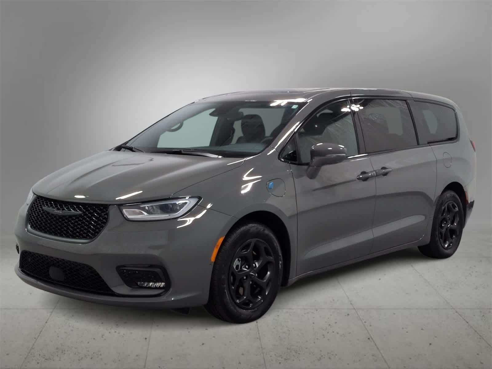 Thumbnail: 2022 Chrysler Pacifica - 4