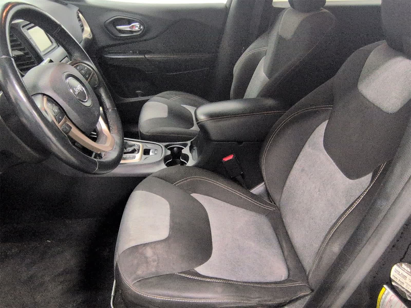 Thumbnail: 2014 Jeep Cherokee - 17