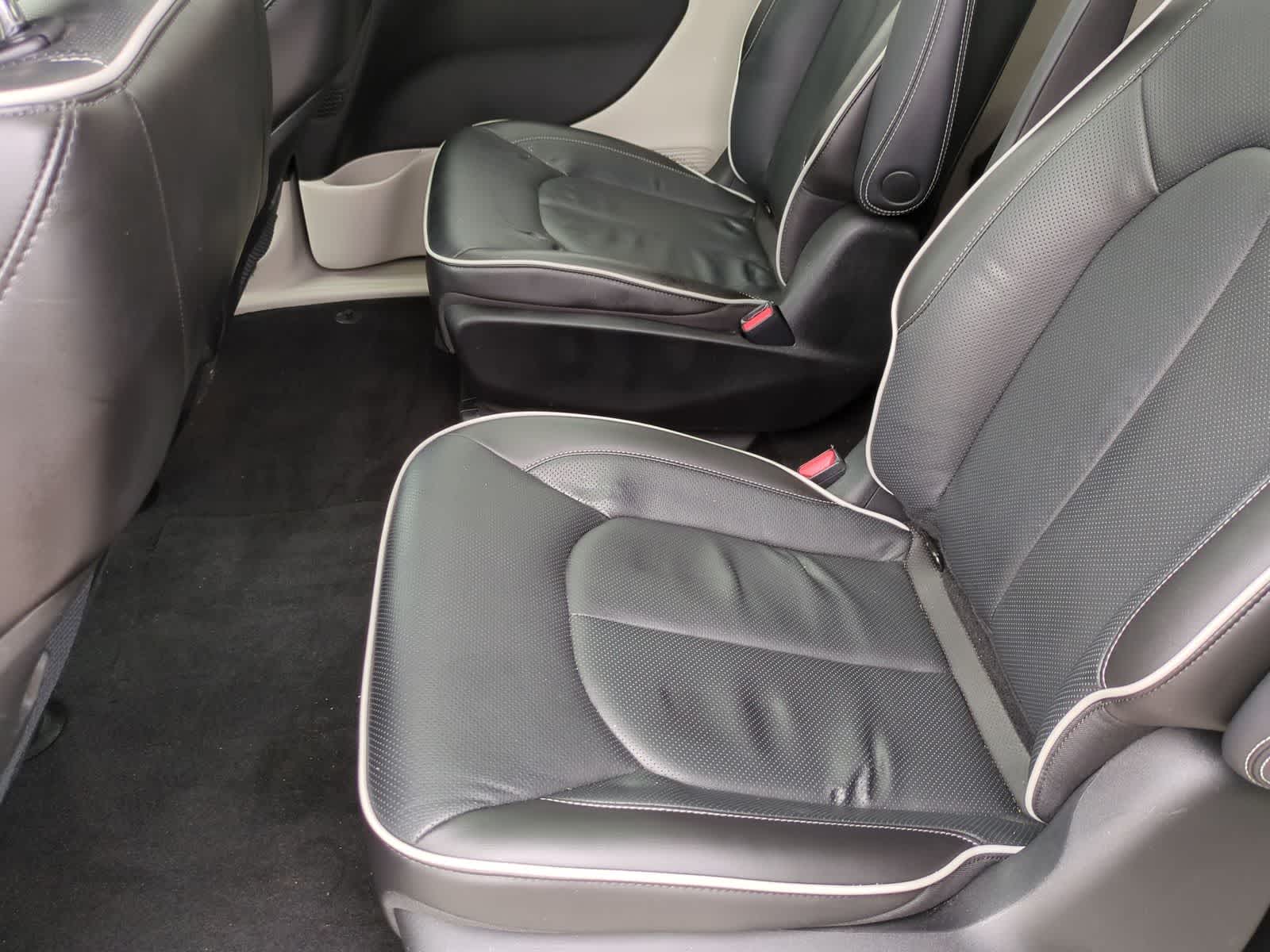 Thumbnail: 2022 Chrysler Pacifica - 21