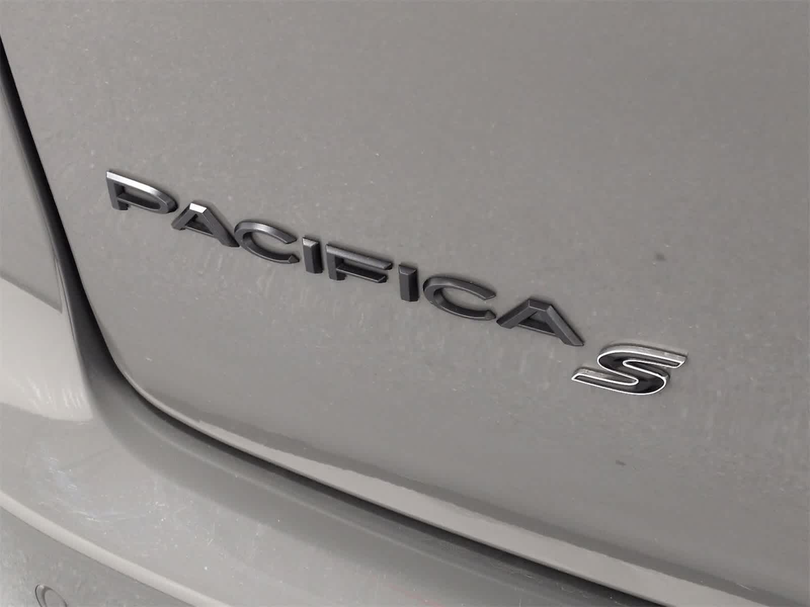 Thumbnail: 2022 Chrysler Pacifica - 12