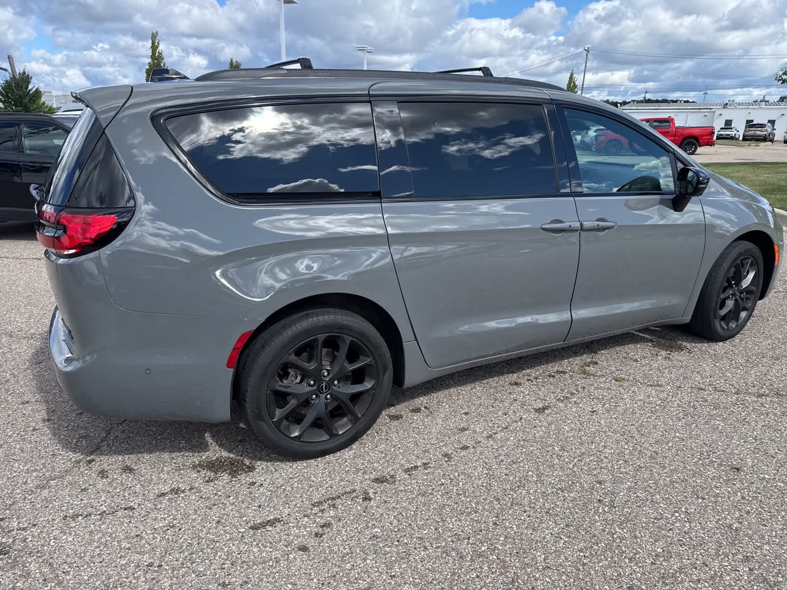 Thumbnail: 2023 Chrysler Pacifica - 14
